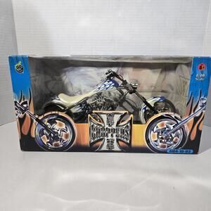 Muscle Machines West Coast Choppers Jesse James 1:10 Scale Diecast / JJ04-10-18